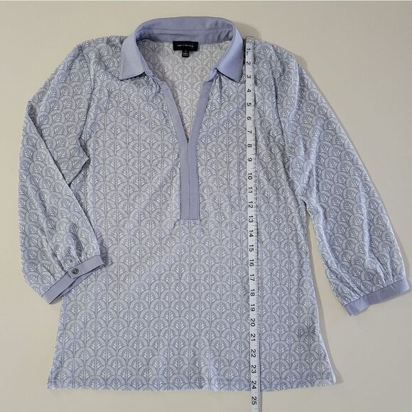 Limited Semi-Sheer Gray Print V-neck 3/4 Sleeve Pullover Blouse - Picture 4 of 12